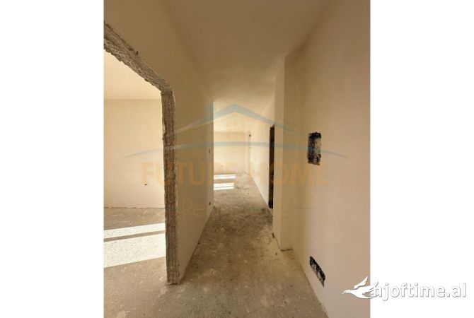 Shtepi ne shitje Apartament ne Tirane, 2+1, Mobilimi Bosh, pa mobiluar, Pagesa 115,600  Euro.