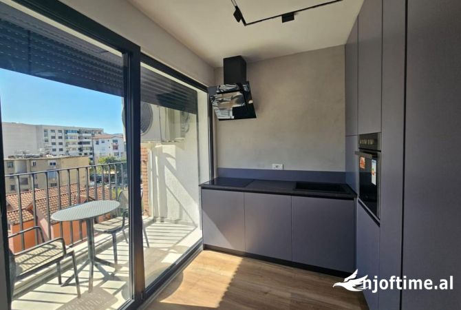 Shtepi me qera Apartament ne Tirane, 2+1, Mobilimi E mobiluar, Pagesa 750  Euro.