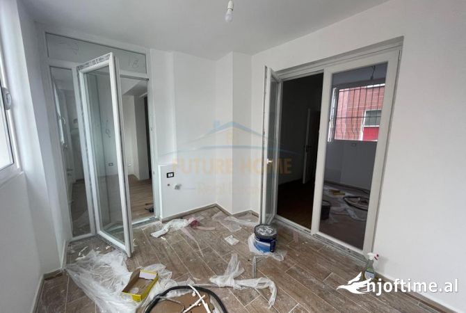 Shtepi ne shitje Apartament ne Tirane, 1+1, Mobilimi Bosh, pa mobiluar, Pagesa 90,000  Euro.