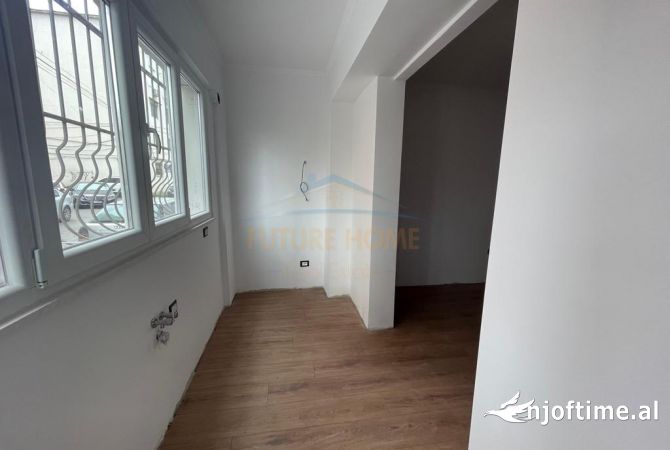 Shtepi ne shitje Apartament ne Tirane, 1+1, Mobilimi Bosh, pa mobiluar, Pagesa 90,000  Euro.