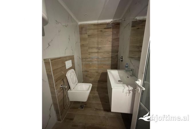 Shtepi ne shitje Apartament ne Tirane, 1+1, Mobilimi Bosh, pa mobiluar, Pagesa 90,000  Euro.