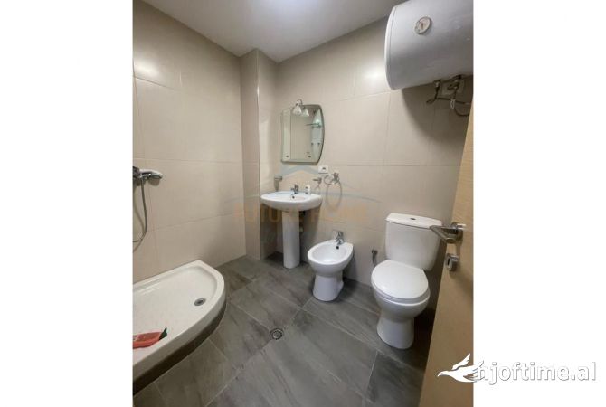 Shtepi me qera Apartament ne Tirane, 2+1, Mobilimi E mobiluar, Pagesa 650  Euro.