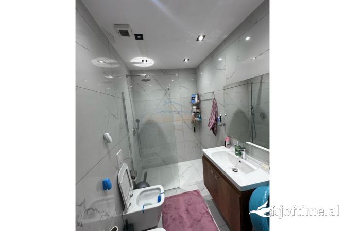 Shtepi ne shitje Apartament ne Tirane, 2+1, Mobilimi E mobiluar, Pagesa 140,000  Euro.