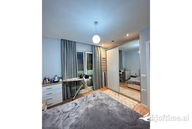 Shtepi ne shitje Apartament ne Tirane, 2+1, Mobilimi E mobiluar, Pagesa 140,000  Euro.