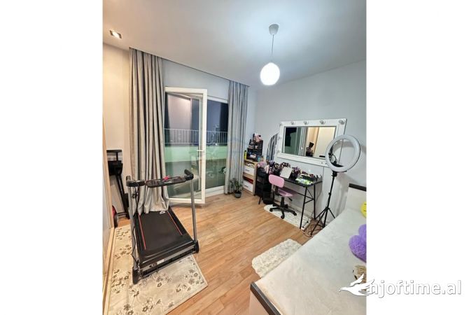 Shtepi ne shitje Apartament ne Tirane, 2+1, Mobilimi E mobiluar, Pagesa 140,000  Euro.