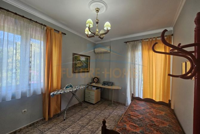 Shtepi me qera Apartament ne Tirane, 3+1, Mobilimi E mobiluar, Pagesa 800  Euro.