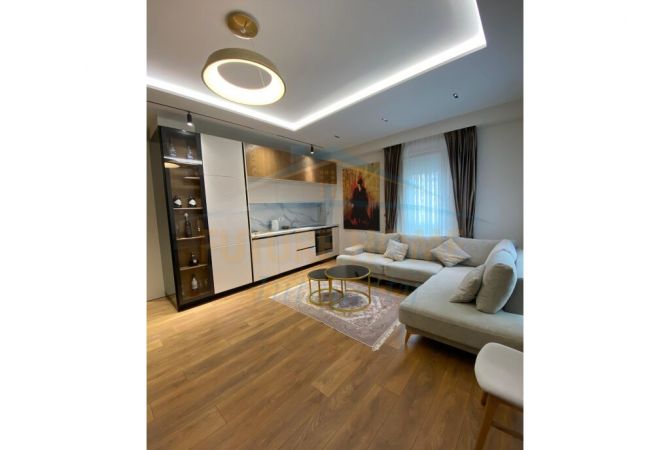 Shtepi me qera 2+1 ne Tirane - 1,200 Euro