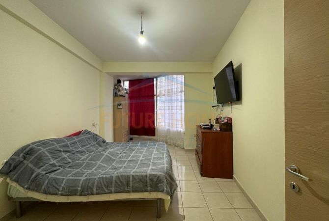 Shtepi ne shitje Apartament ne Tirane, 2+1, Mobilimi Pjeserisht e mobiluar, Pagesa 139,000  Euro.