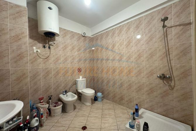 Shtepi ne shitje Apartament ne Tirane, 2+1, Mobilimi Pjeserisht e mobiluar, Pagesa 139,000  Euro.