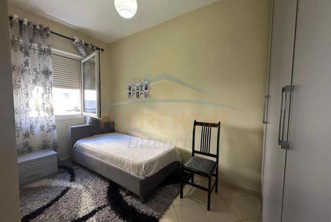 Shtepi ne shitje Apartament ne Tirane, 3+1, Mobilimi E mobiluar, Pagesa 115,000  Euro.