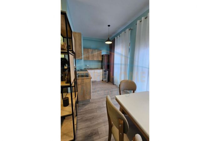 Shtepi ne shitje Apartament ne Tirane, 2+1, Mobilimi E mobiluar, Pagesa 149,500  Euro.