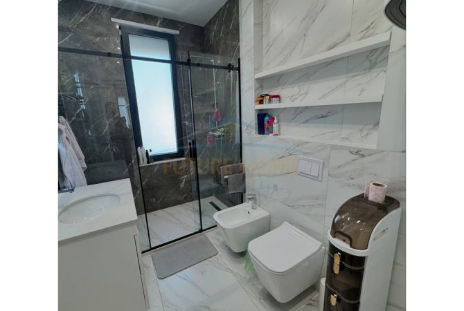 Shtepi ne shitje Apartament ne Tirane, 3+1, Mobilimi E mobiluar, Pagesa 312,000  Euro.