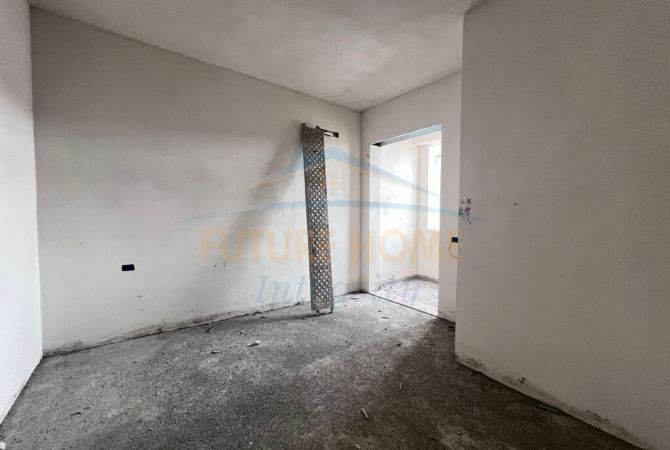 Shtepi ne shitje Apartament ne Tirane, 1+1, Mobilimi Bosh, pa mobiluar, Pagesa 115,000  Euro.