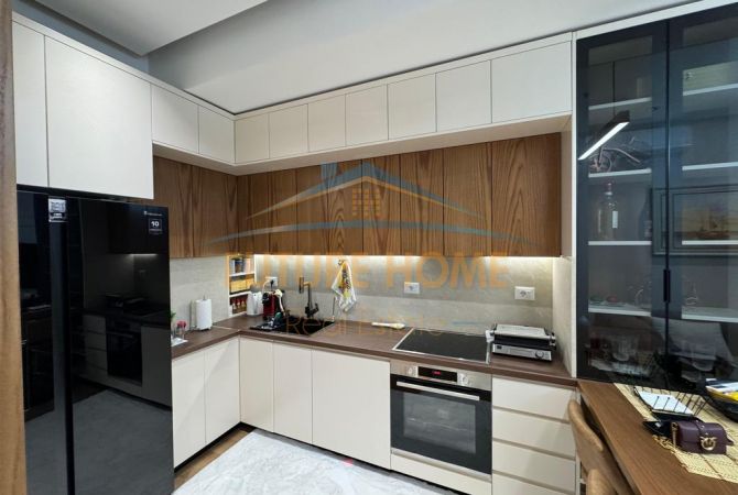 Shtepi ne shitje Apartament ne Tirane, 2+1, Mobilimi E mobiluar, Pagesa 155,000  Euro.