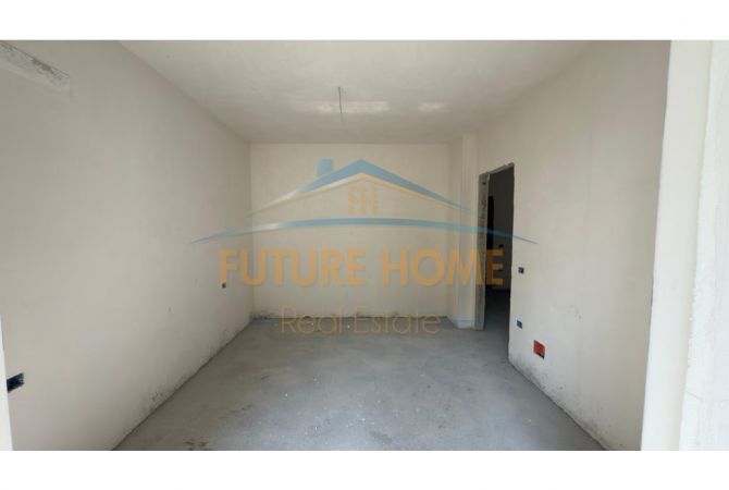 Shtepi ne shitje Apartament ne Tirane, 1+1, Mobilimi Bosh, pa mobiluar, Pagesa 80,000  Euro.