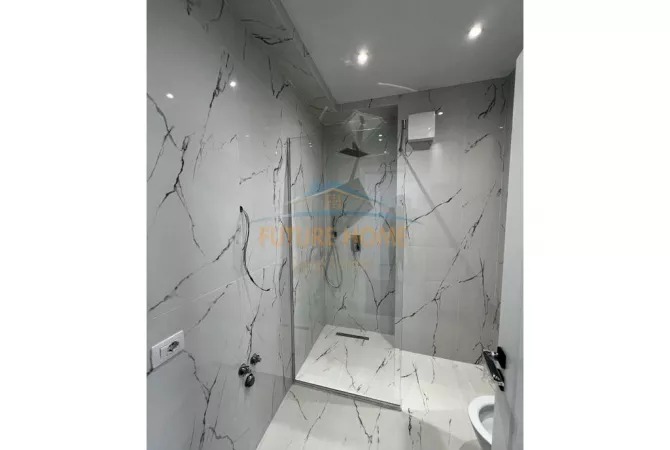 Shtepi ne shitje Apartament ne Tirane, 2+1, Mobilimi Bosh, pa mobiluar, Pagesa 250,000  Euro.