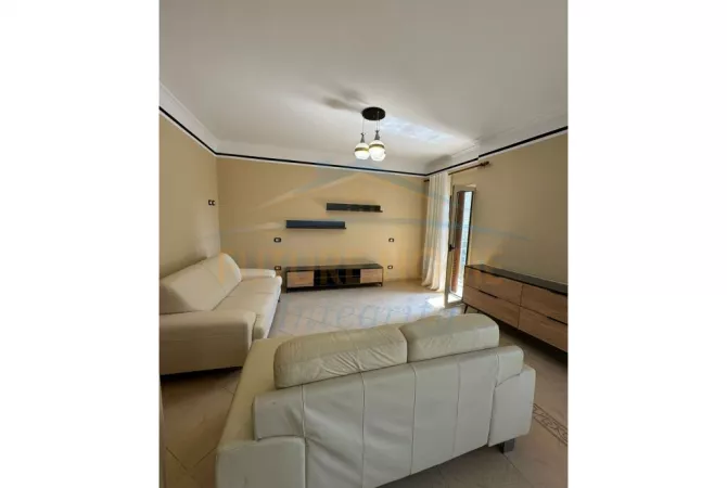 Shtepi me qera 2+1 ne Tirane - 700 Euro