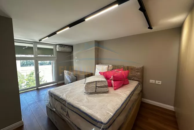 Shtepi ne shitje Apartament ne Tirane, 2+1, Mobilimi E mobiluar, Pagesa 160,000  Euro.