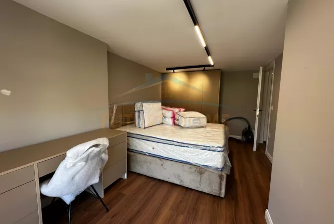 Shtepi ne shitje Apartament ne Tirane, 2+1, Mobilimi E mobiluar, Pagesa 160,000  Euro.