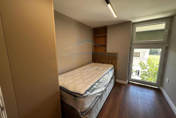 Shtepi ne shitje Apartament ne Tirane, 2+1, Mobilimi E mobiluar, Pagesa 160,000  Euro.