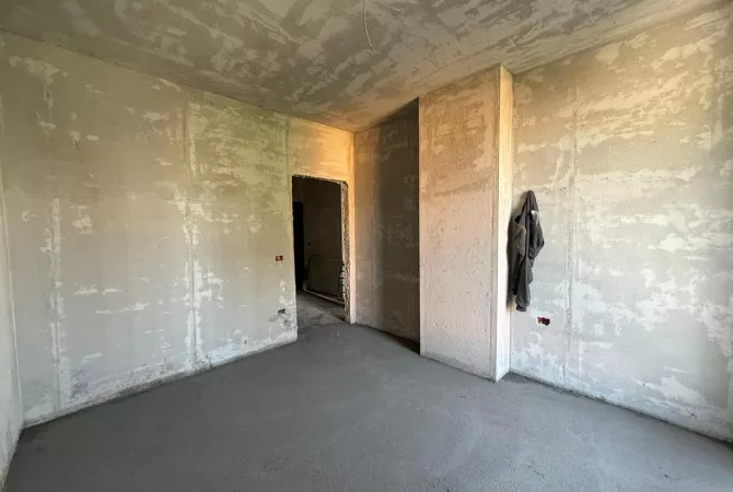 Shtepi ne shitje Apartament ne Tirane, 3+1, Mobilimi Bosh, pa mobiluar, Pagesa 229,000  Euro.