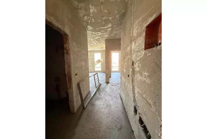 Shtepi ne shitje Apartament ne Tirane, 3+1, Mobilimi Bosh, pa mobiluar, Pagesa 229,000  Euro.