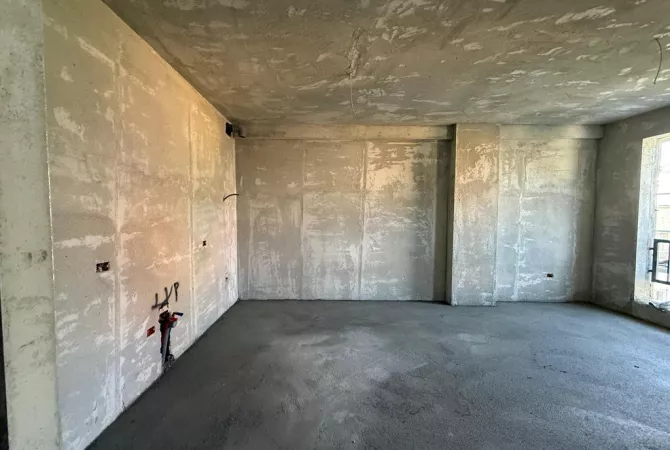 Shtepi ne shitje Apartament ne Tirane, 3+1, Mobilimi Bosh, pa mobiluar, Pagesa 229,000  Euro.