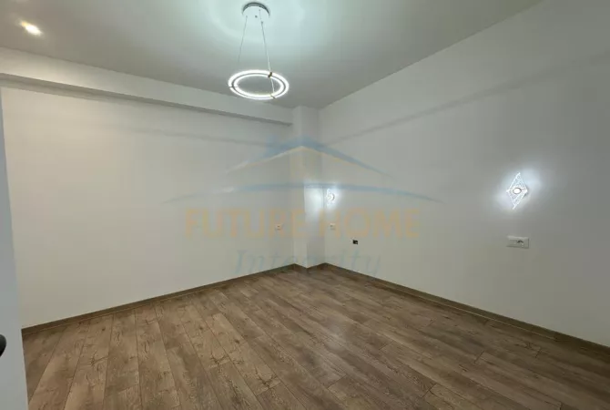 Shtepi ne shitje Apartament ne Tirane, 2+1, Mobilimi Bosh, pa mobiluar, Pagesa 189,000  Euro.
