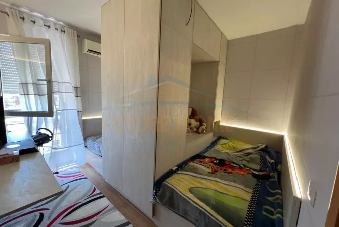 Shtepi ne shitje Apartament ne Tirane, 2+1, Mobilimi E mobiluar, Pagesa 197,000  Euro.