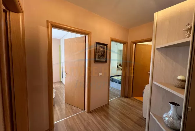 Shtepi ne shitje Apartament ne Tirane, 2+1, Mobilimi E mobiluar, Pagesa 197,000  Euro.