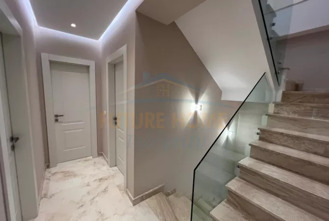 Shtepi ne shitje Vila Luksoze ne Durres, 3+1, Mobilimi E mobiluar, Pagesa 750,000  Euro.