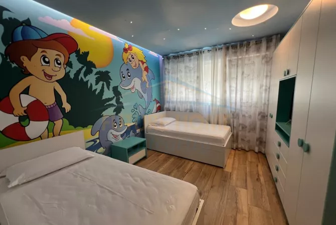 Shtepi ne shitje Vila Luksoze ne Durres, 3+1, Mobilimi E mobiluar, Pagesa 750,000  Euro.