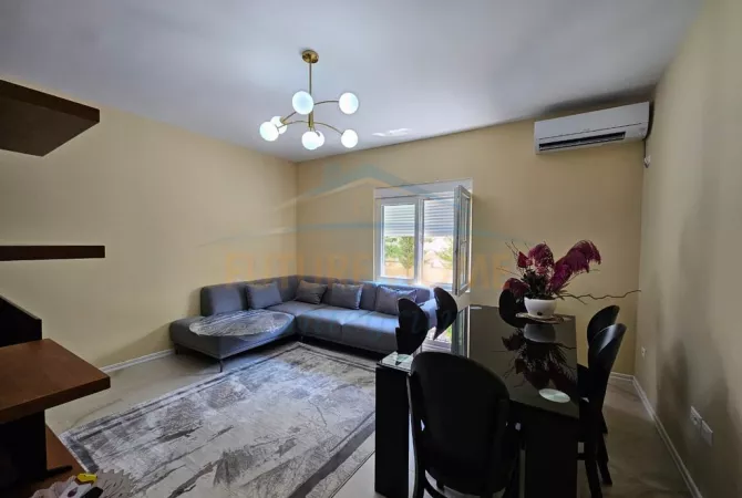 Shtepi me qera 2+1 ne Tirane - 1,200 Euro