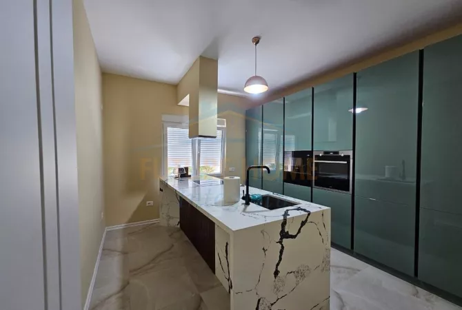 Shtepi me qera 2+1 ne Tirane - 1,200 Euro