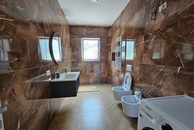 Shtepi me qera Apartament ne Tirane, 2+1, Mobilimi E mobiluar, Pagesa 1,200  Euro.