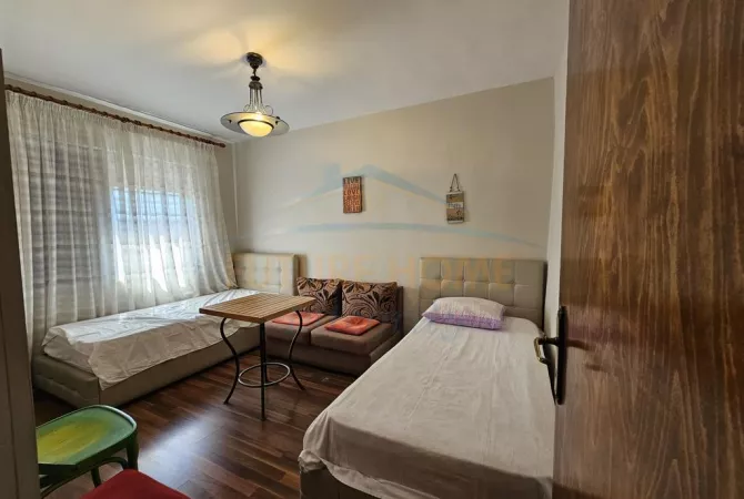 Shtepi me qera Apartament ne Tirane, 4+1, Mobilimi E mobiluar, Pagesa 900  Euro.