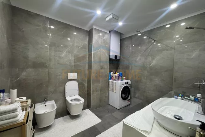 Shtepi ne shitje Apartament ne Tirane, 3+1, Mobilimi E mobiluar, Pagesa 290,000  Euro.