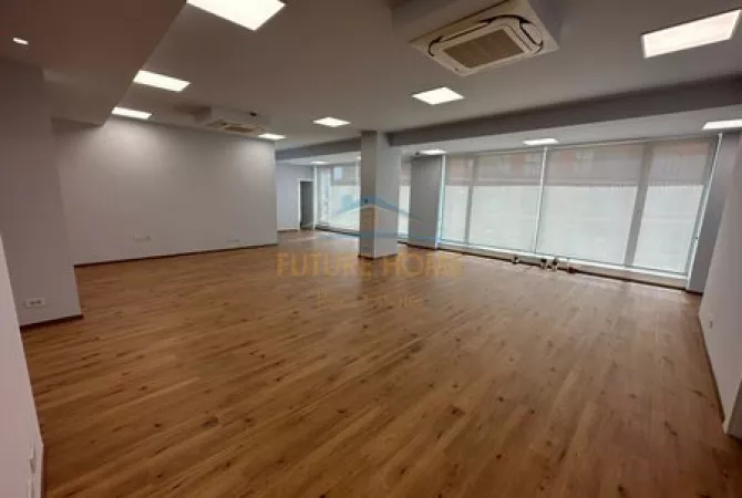 Ambient biznesi me qera 3+1 ne Tirane - 7,500 Euro