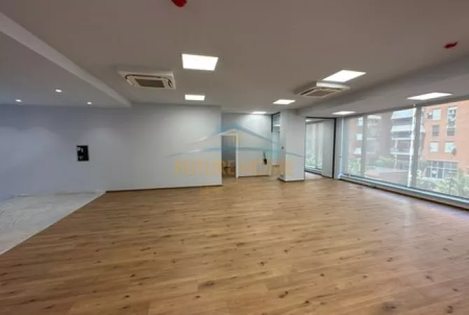 Ambient biznesi me qera 3+1 ne Tirane - 7,500 Euro