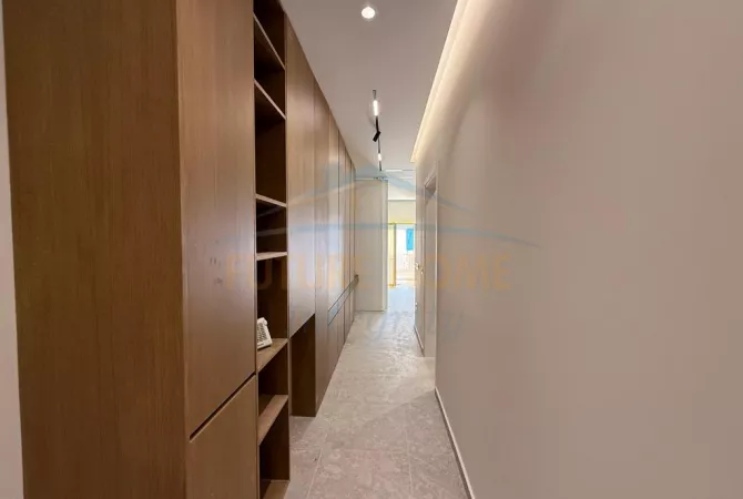 Shtepi ne shitje Apartament ne Vlore, 2+1, Mobilimi E mobiluar, Pagesa 505,000  Euro.