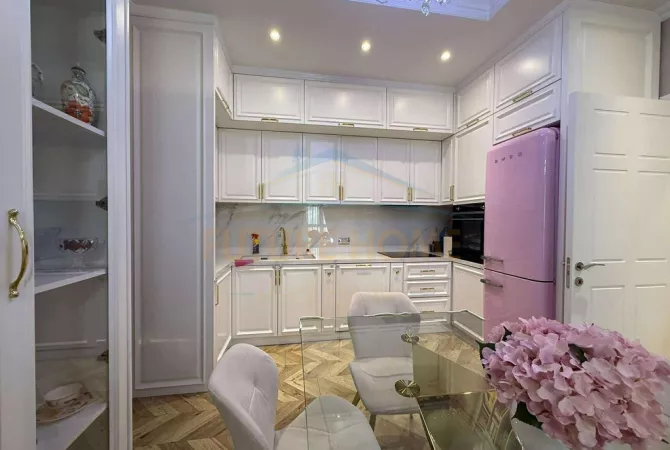 Shtepi ne shitje Apartament ne Tirane, 2+1, Mobilimi E mobiluar, Pagesa 350,000  Euro.