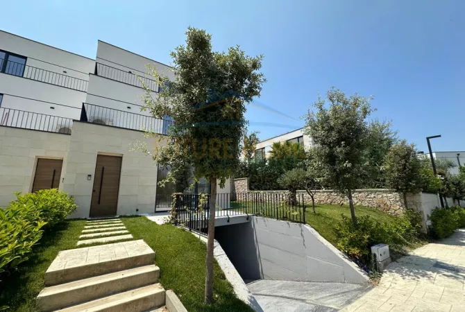 Luxury villas for rent in Tirana 4+1, Furnished