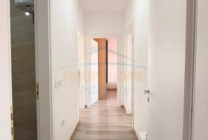 Shtepi ne shitje Apartament ne Tirane, 3+1, Mobilimi Pjeserisht e mobiluar, Pagesa 236,000  Euro.