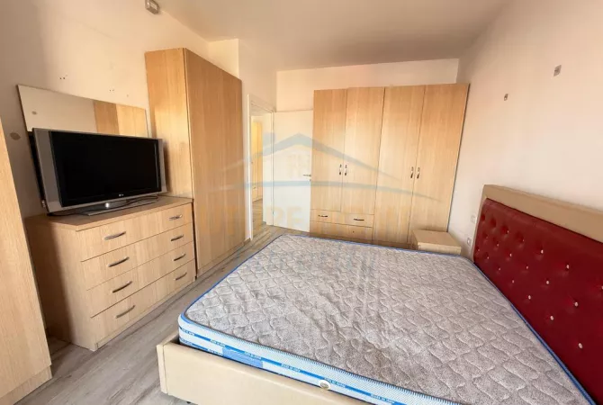 Shtepi ne shitje Apartament ne Tirane, 3+1, Mobilimi Pjeserisht e mobiluar, Pagesa 236,000  Euro.