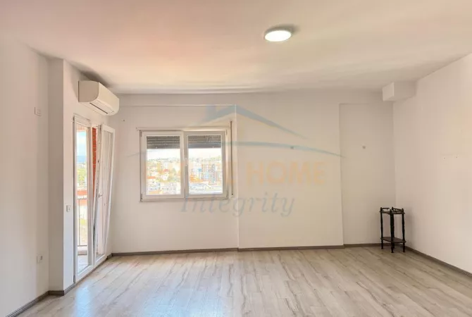 Shtepi ne shitje Apartament ne Tirane, 3+1, Mobilimi Pjeserisht e mobiluar, Pagesa 236,000  Euro.