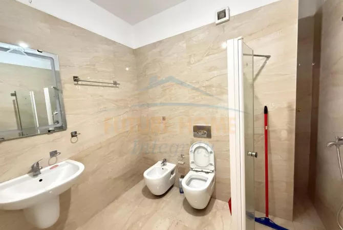 Shtepi ne shitje Apartament ne Tirane, 3+1, Mobilimi Pjeserisht e mobiluar, Pagesa 236,000  Euro.