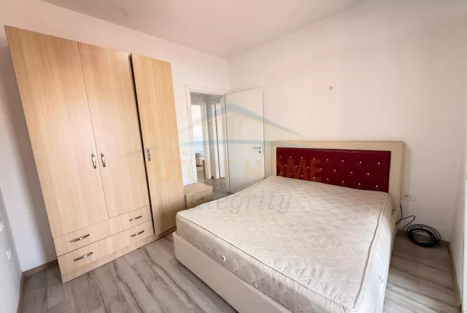 Shtepi ne shitje Apartament ne Tirane, 3+1, Mobilimi Pjeserisht e mobiluar, Pagesa 236,000  Euro.