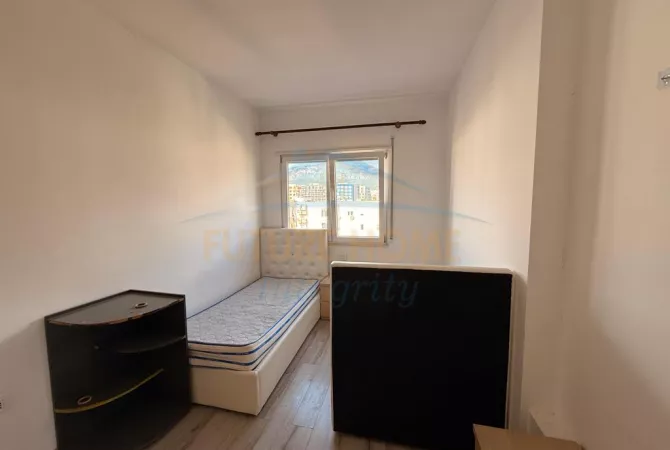 Shtepi ne shitje Apartament ne Tirane, 3+1, Mobilimi Pjeserisht e mobiluar, Pagesa 236,000  Euro.