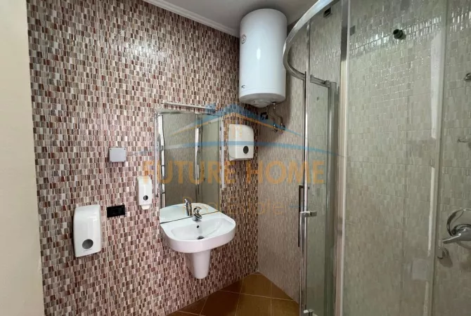 Ambient biznesi me qera 3+1 ne Tirane - 2,700 Euro