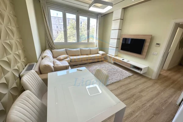 Shtepi me qera 2+1 ne Tirane - 650 Euro